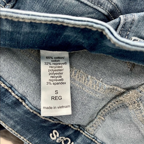 Maurices skinny jeans size small - Picture 3 of 3